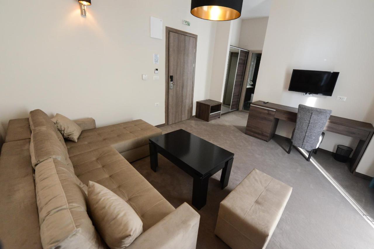 Hotel Cara 28 Szkopje Kültér fotó